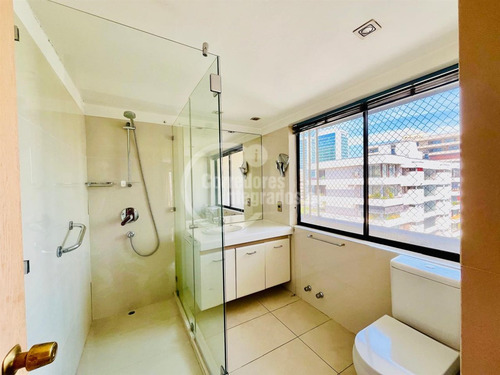 Amplio Departamento En Venta De 4 Dorm. En El Golf