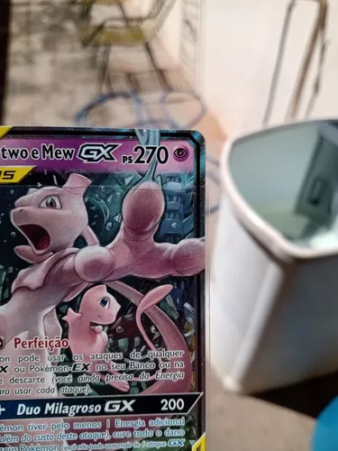 Copag - Pokémon - E como força é algo que não falta nesse baralho, ainda  temos o Mew & Mewtwo GX 😎 Essa carta está aqui para correr da fraqueza à  Pokémon