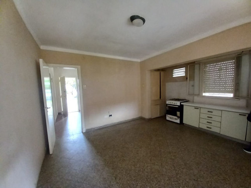 Imagen 10 de 15 de Chalet En Venta De 3 Ambientes Mas Dependencia, Ideal Para Reformar