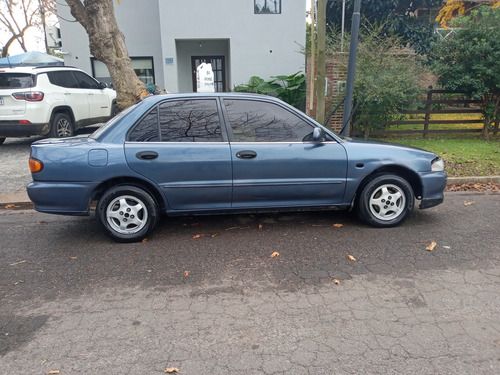 Mitsubishi Lancer 1.5 Sedan