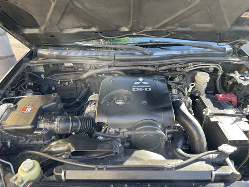 Mitsubishi L200 2.5 Cd 4wd High-power Di-d At5 Cuero