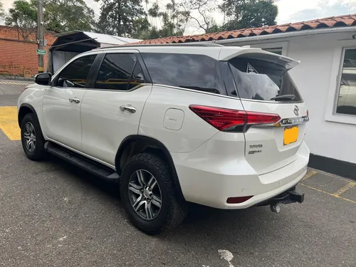Toyota Fortuner 2.7 Srv