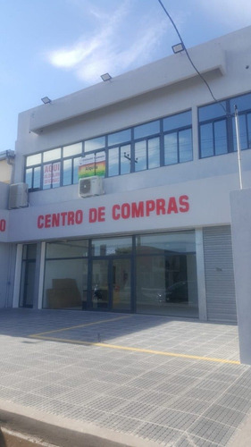 Imagen 1 de 8 de Amplio Local Con 4 Oficinas En Importante Zona Comercial.