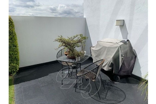 Imagen 20 de 30 de Moderna Casa Con Doble Altura
