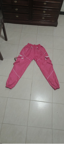 Jogger Fucsia Tela Impermeable Karol G Talla M-l En Oferta 