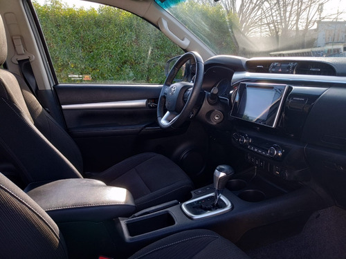 Imagen 6 de 10 de Toyota Hilux 2.8tdi Srv At 4x4 2016