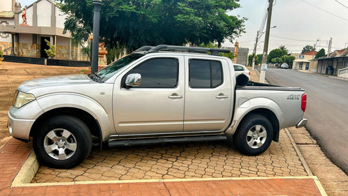 Nissan Frontier 2.5 Le Cab. Dupla 4x4 Aut. 4p