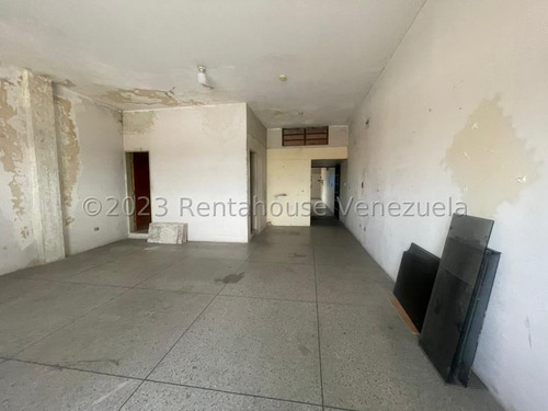 Local En Venta Inm Flor Amarillo Ubicado En Via Principal Con Alto Flujo De VehĂculos Y Muy Cercano A Conjunto Residencial. Cuenta Con Area De Despacho , Deposito , Mezzanina. Valencia 24-8210
