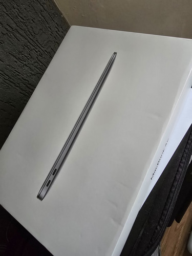 Macbook Air Macbook Air M1 13.3 8gb De Ram 256gb Ssd Apple Cinza (Usado)