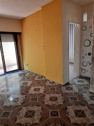 Imagen 2 de 6 de Depto 2 Ambientes Con Patio / Zona Aldrey