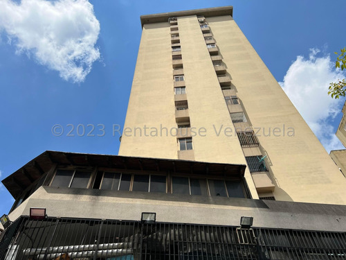 Hermoso Apartamento En Venta. La Urbina 