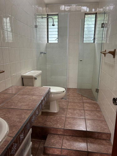 Alamos 1ª. Secc De Lado De Col. Calesa En Esquina Con 2 Recamaras En Pb Espacios Amplios, Acabados De Madera, Hermoso Jardin Trasero, Muy Ubicada A 8 Minutos Del Centro Y Cerca De Centros Comerciales,
