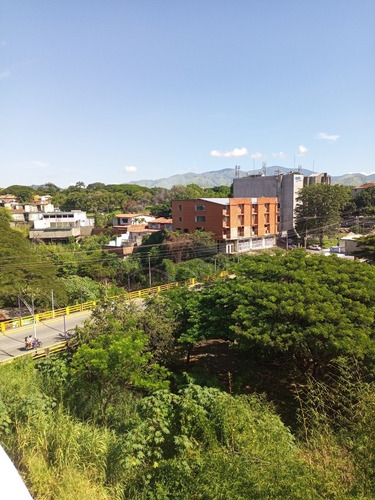 Imagen 8 de 13 de Amplio Apartamento Centrico A Estrenar