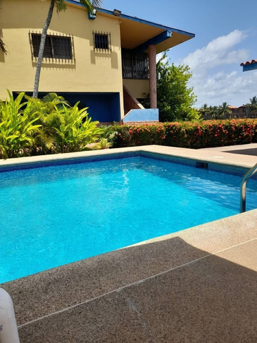 Imagen 1 de 15 de Casa Vacacional Higuerote