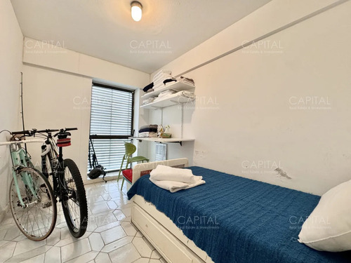 Apartamento De Cuatro Dormitorios Y Dependencia En Venta, Punta Del Este.