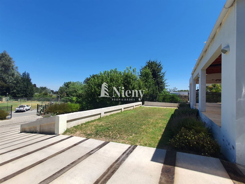 Casa En Venta De 6 Dorm. En Machalí, Condominio Doña Matilde
