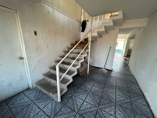 Casa En Venta De 5 Dorm. En La Cisterna