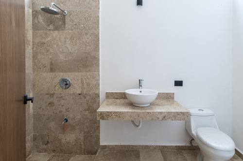 Venta De Casa Residencial En Temozón, Mérida