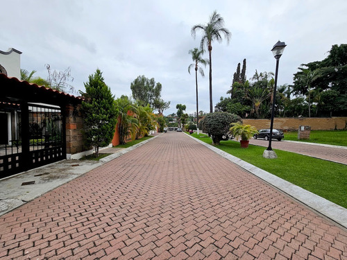 Casa En Venta En Fraccionamiento Privado, En Lomas De Atzingo, Cuernavaca.