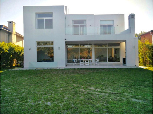 Casa  En Venta Ubicado En Santa Barbara, Tigre, G.b.a. Zona Norte