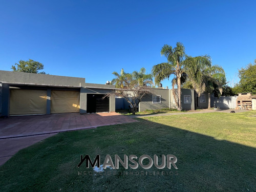 Casa Quinta Excelente Estado Sobre 1500m2 - Paso Del Rey