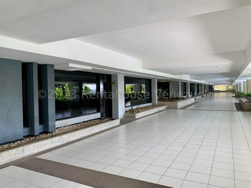 Urb. La Trinidad, Sector Sorocaima, Cerca Centro Médico Docente La Trinidad !! Excelente Apartamento, Con O Sin Muebles, 184 M2, 3 Hab., 3 Baños, 2 Pe. Condominio Tipo Resort. Inmejorable Ubicación !!