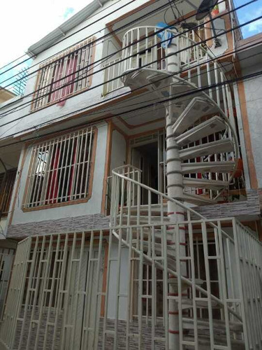 Imagen 1 de 9 de Vendo Casa Trifamiliar En Calimio Decepaz(peatonal) Tp