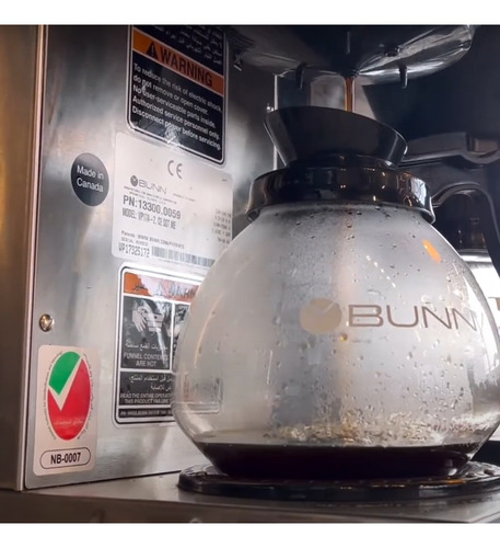 Kit De Máquina De Café Coado Bunn Vp17a Com Jarra E Filtros