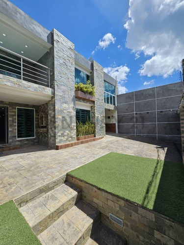 Casa En Venta Amplia En El Casco Central De Carrizal