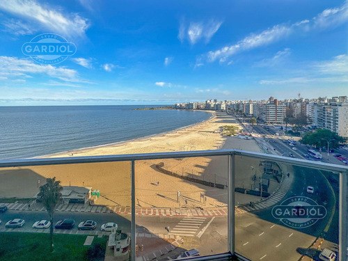 Venta Apartamento 3 Dormitorio, Servicio Y Garaje Doble - Pocitos Frente Al Mar Con Renta