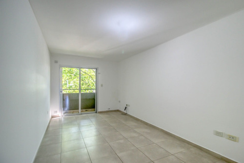 Departamento Un Dormitorio Con Cochera,oportunidad