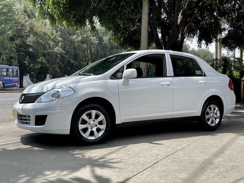 Imagen 1 de 15 de Nissan Tiida 2015