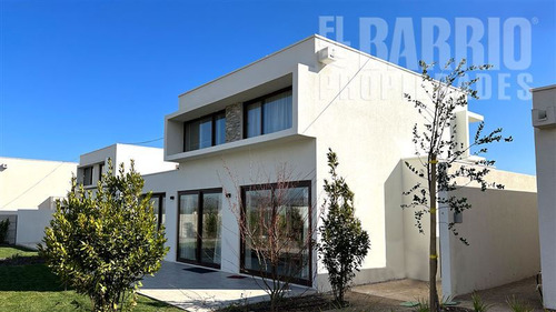 Casa En Venta De 3 Dorm. En Colina