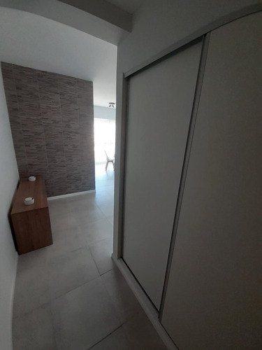 Imagen 7 de 9 de Ambiente Externo C/balcon Y Vista