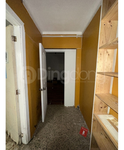 Venta De Local Comercial Céntrico Con Estacionamiento