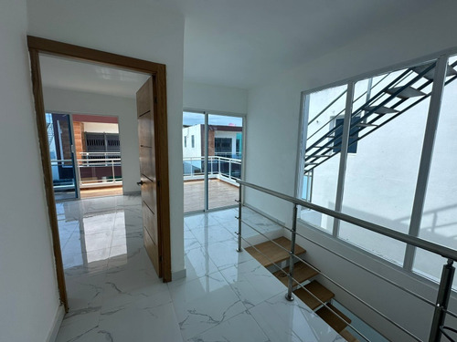 Se Renta Casa Con Piscina En San Isidro Prado Oriental