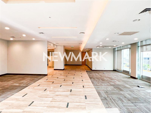 Impecable Y Amplio Local Comercial En Las Condes