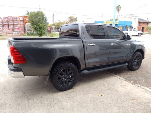 Imagen 2 de 13 de Toyota Hilux 2016 2.8 Cd Srx 177cv 4x4