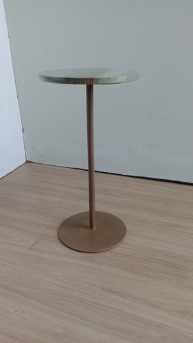 Mesa De Canto Monope, Tampo Em Mármore Redondo E Orgânico.