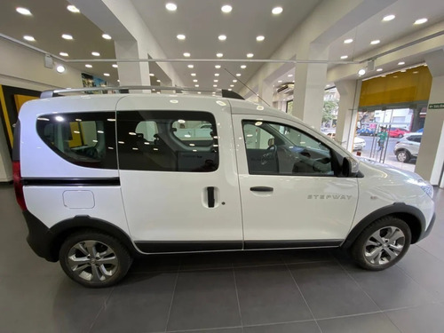 Imagen 16 de 18 de Kangoo Stepway 1.6 5a 2023 Permuto Urgente (nir)