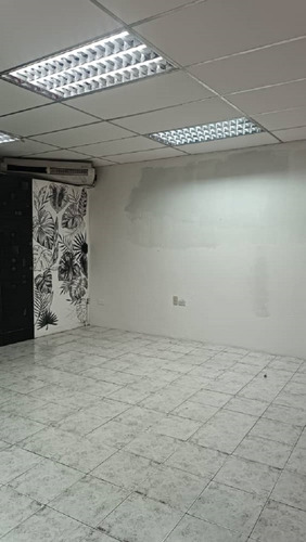 Yuraima Segura Vende Local Comercial C.c. La Galería Urb. Camoruco Valencia Estado Carabobo