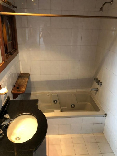 Imagen 29 de 30 de Casa En Venta De 3 Dormitorios C/ Cochera En Lomas Del Mirador