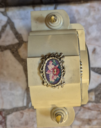 Reloj Antiguo A Cuerda Con Caja De Musica. Amarillo (Usado)