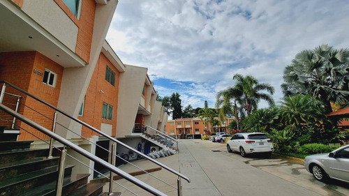 Imagen 2 de 14 de 163935 Lerry Paez 0414-9408606 Venta Townhouse Res Doral Park Piedra Pintada Valencia Solo Clientes