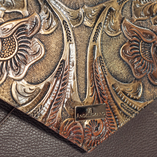 Bolsa Para Dama Tipo Sobre En Piel Cortado Con Laser Moda Color Café Pintado Diseño de la tela Aurora