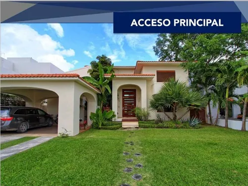 Casa En Venta En Colonia Lagos Del Sol, Benito Juárez, Quintana Roo