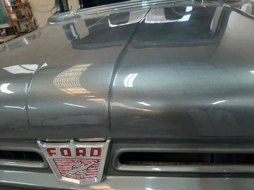 Ford Loba V8