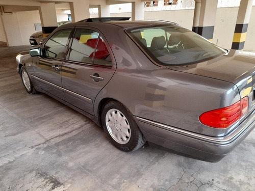 Imagem 6 de 10 de Mercedes E340