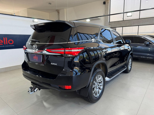 Toyota Hilux SW4 2.8 D-4D TURBO DIESEL SRX 4X4 AUTOMÁTICO