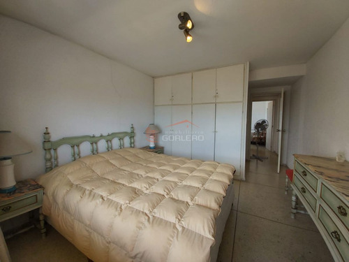Imagen 9 de 30 de Apartamento En Venta Y Venta En Punta Del Este, Península, Céntrico, Piso Alto Con Muy Linda Vista Despejada